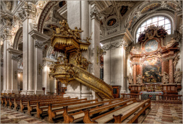 Passau - Dom St- Stephan - Blick vom Mittelschiff in das Seitenschiff und auf die Kanzel