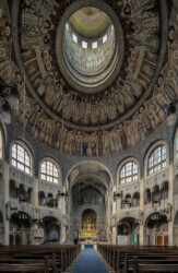 Baden Baden-Pfarrkirche St. Bernhard Innen.