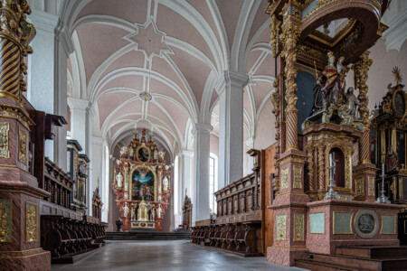 Neu St. Johannes-Klosterkirche Johannes Baptist u. Evangelist.