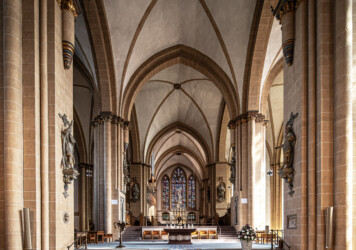 Paderborn-Dom Blick zum Altar.
